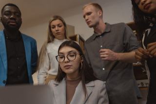 Améliorer l'ambiance au travail : 5 idées concrètes et efficaces