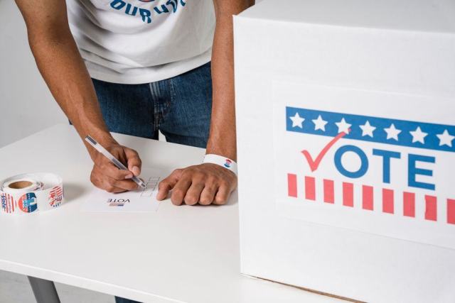 Élus et élections locales : qui vote pour qui, et pour combien de temps Élus et élections locales : qui vote pour qui, et pour combien de temps