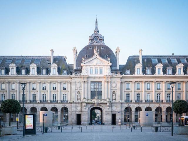Libre administration et contrôle de légalité par le préfet Libre administration et contrôle de légalité par le préfet